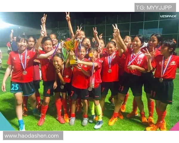 在绿茵场上追寻真爱的同志小说足球队长高赖的故事